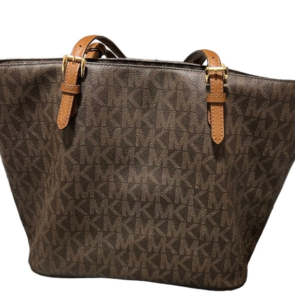 Genuine Michael Kors tote style purse and wallet - Picture 4 of 4